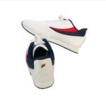 Zapatillas Fila Casuales Blancas con Azul y Rojo Retro - Image 2