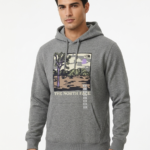 Polera con Capucha The North Face Stay Exploring Graphic para Hombre – Gris Jaspeado