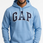 Polera GAP Azul Claro con Capucha y Logo Clásico Azul Marino