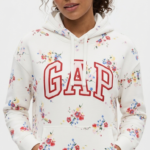 Polera GAP Blanca con Capucha, Estampado Floral y Logo Rojo