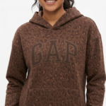 Polera GAP Café con Capucha y Estampado de Leopardo (Animal Print)