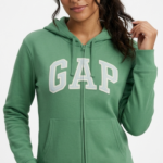 Polera GAP Verde Menta con Cremallera, Capucha y Logo Clásico Gris
