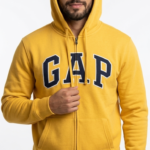 Polera GAP Amarilla con Cremallera, Capucha y Logo Azul Marino