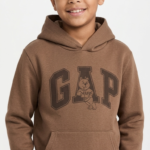 Polera GAP Kids Café Marrón con Capucha y Gráfico de Osito