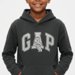 Polera GAP Kids Gris Carbón con Capucha y Gráfico de Osito para Niño
