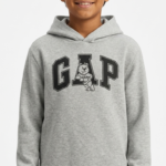 Polera GAP Kids Gris Claro con Capucha y Logo Osito Niño