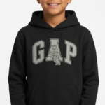 Polera GAP Kids Negra con Capucha y Gráfico de Osito