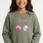 Polera GAP Kids Verde Olivo Cuello Redondo para Niña – Gráfico de Cerezas en Lentejuelas