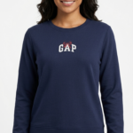Polera GAP Mujer – Azul Marino con Cuello Redondo y Mini Logo Central