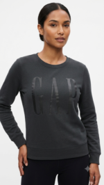 Polera GAP Mujer – Gris Carbón con Cuello Redondo y Logo Satinado Tonal