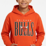 Polera GAP Kids NBA Chicago Bulls para Niños con Capucha – Naranja